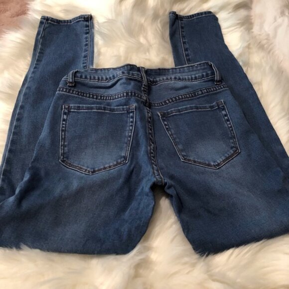 Clear Out‼️ Forever 21 Skinny Med Wash Stretch Jeans S - Picture 1 of 5